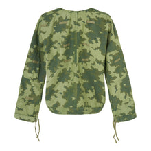 Load image into Gallery viewer, The Pike Top Jacket in Green Camo

